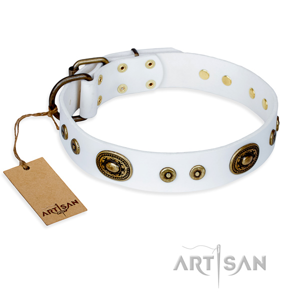 Leather dog collar made of flexible material with rust-proof traditional buckle