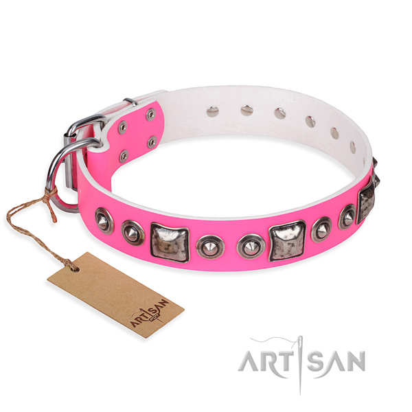 Full grain genuine leather dog collar made of reliable material with reliable traditional buckle