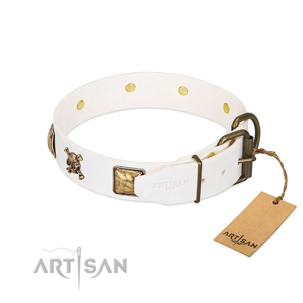 Easy wearing natural leather dog collar with fashionable decorations
