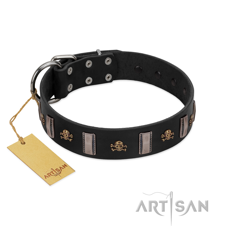 "Pirates' Symbol" Fashionable FDT Artisan Black Leather Collie Collar with Silver-Like Plates and Gold-Like Skulls - Click Image to Close